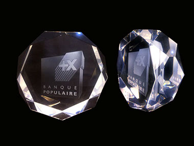 trophee crystal avec gravure laser 3 dimenssions sur press-papier